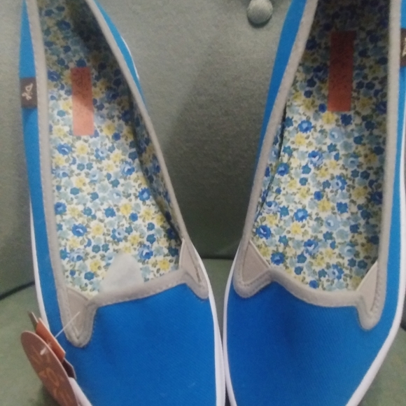 Shoes - Picture 2 of 2